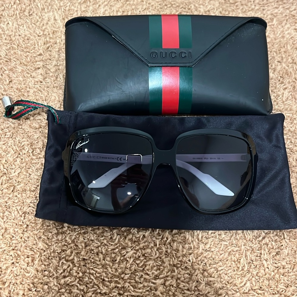 Gucci GG3108/S Striped Logo Sunglasses- red white blue arms